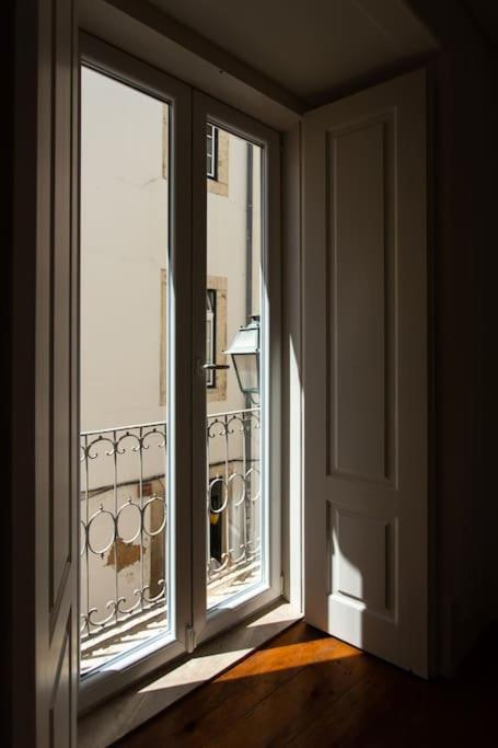 Sunny Bica - Downtown Large Apartment