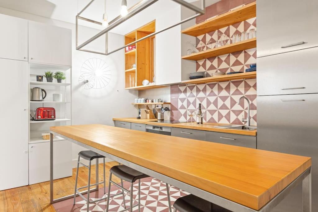 Sunny Bica - Downtown Large Apartment